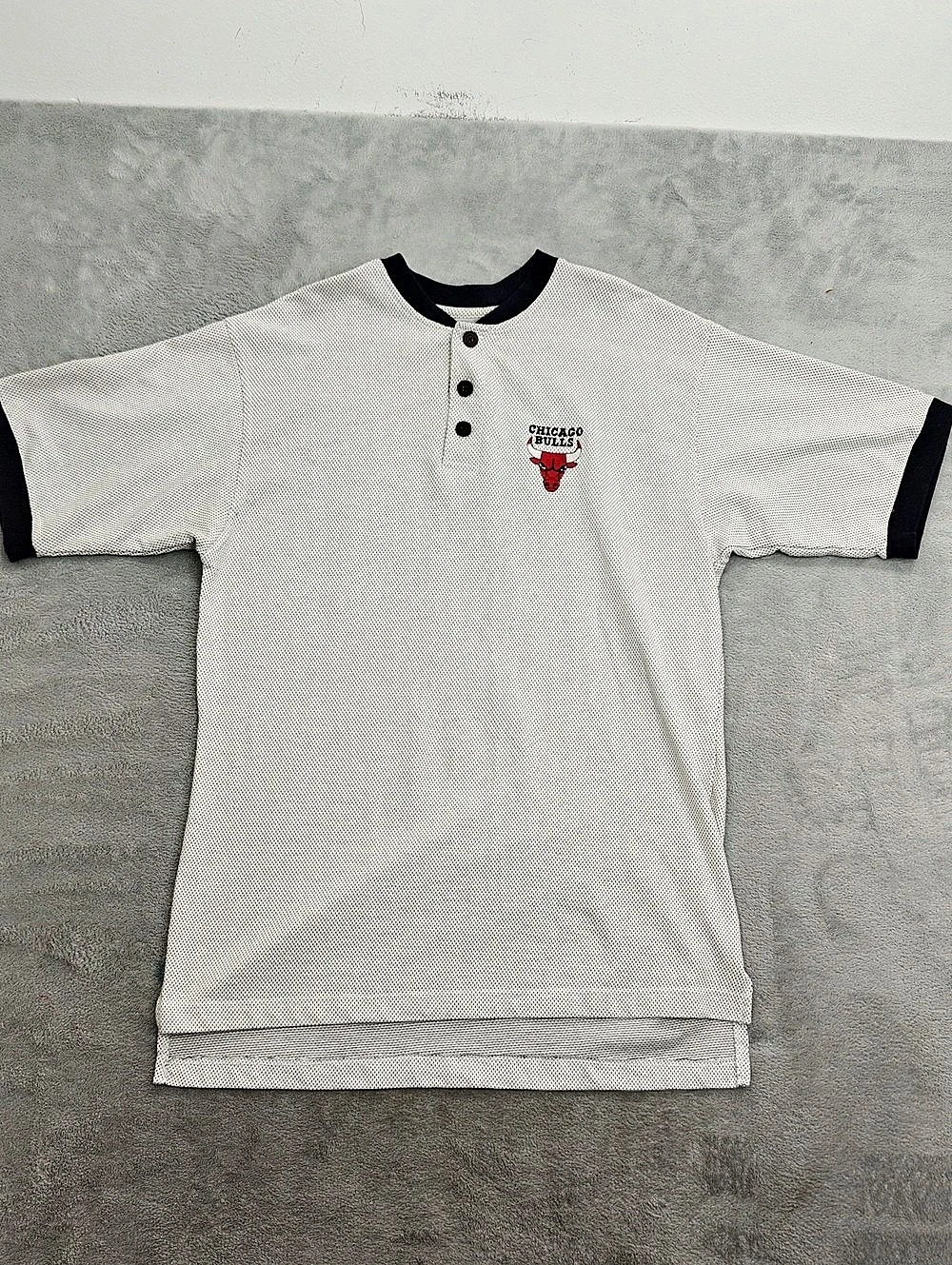 Dynasty Vintage  Chicago Bulls Henley White & Black Size L